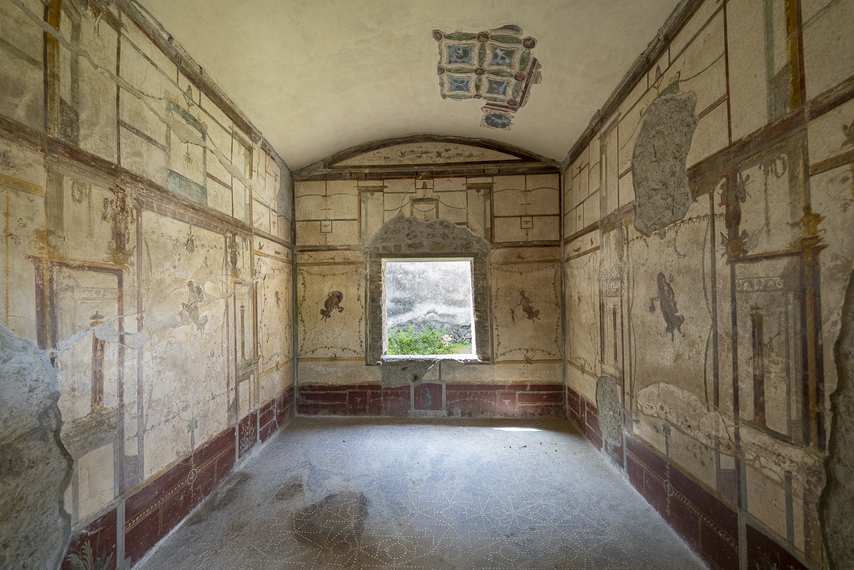 Room frescoed with geometric motifs in the House of the Golden Cupids in Pompeii