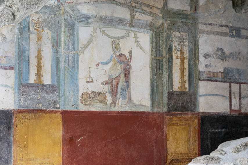 Pompeian fresco with sacrifice scene in the House of Leda and the Swan
