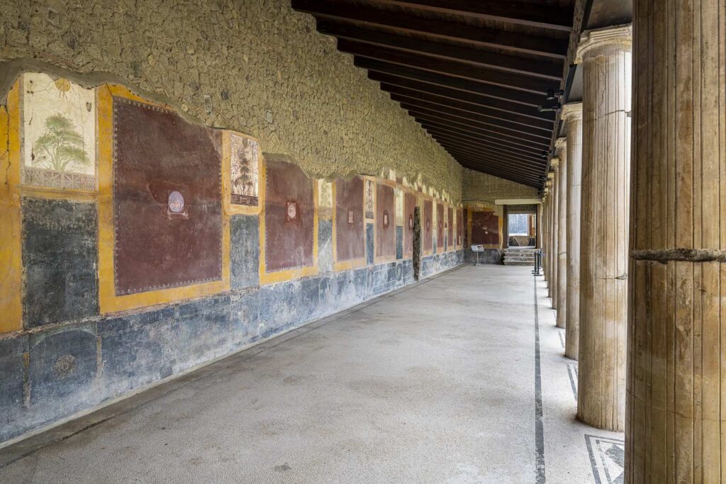 Frescoed portico with columns in the Villa San Marco at Stabiae