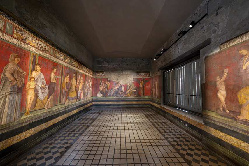 Overview of the continuous fresco in the Villa of the Mysteries.